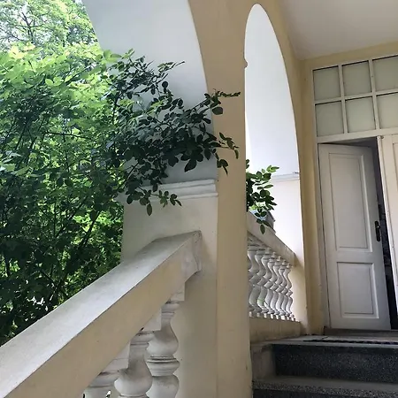 게스트하우스 Akropolis, Eco Breakfasts From Farm 마리안스케 라즈네