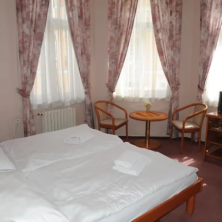 Akropolis, Eco Breakfasts From Farm 3* Mariánské Lázně