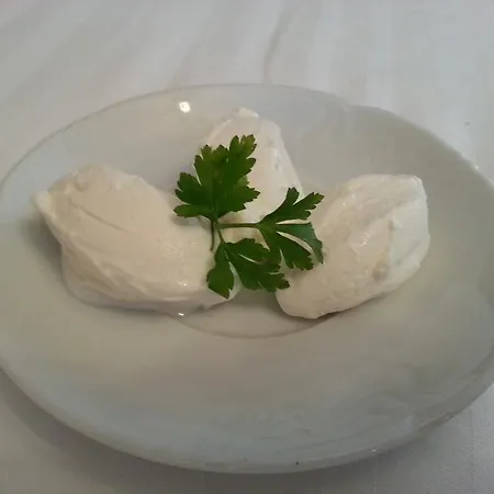 Penzion Akropolis, Eco Breakfasts From Farm